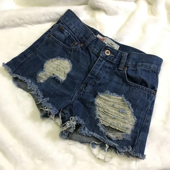 Levi's Pants - ❤️SOLD❤️distressed levis shorts